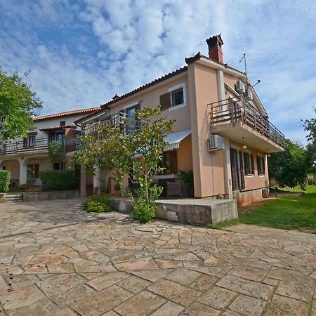 Apartments Josip Pavicini Bagian luar foto