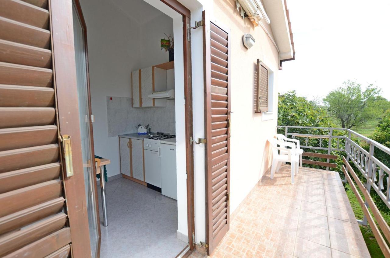 Apartments Josip Pavicini Bagian luar foto