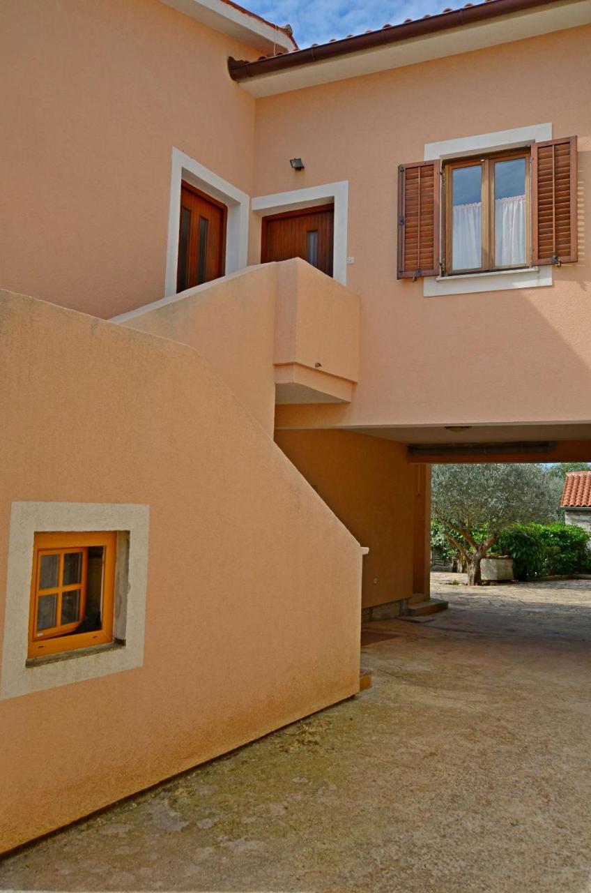 Apartments Josip Pavicini Bagian luar foto