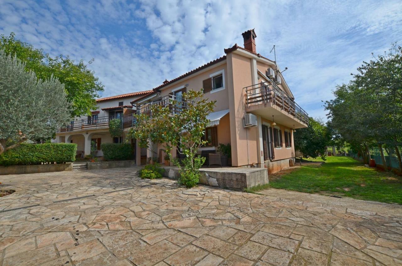 Apartments Josip Pavicini Bagian luar foto